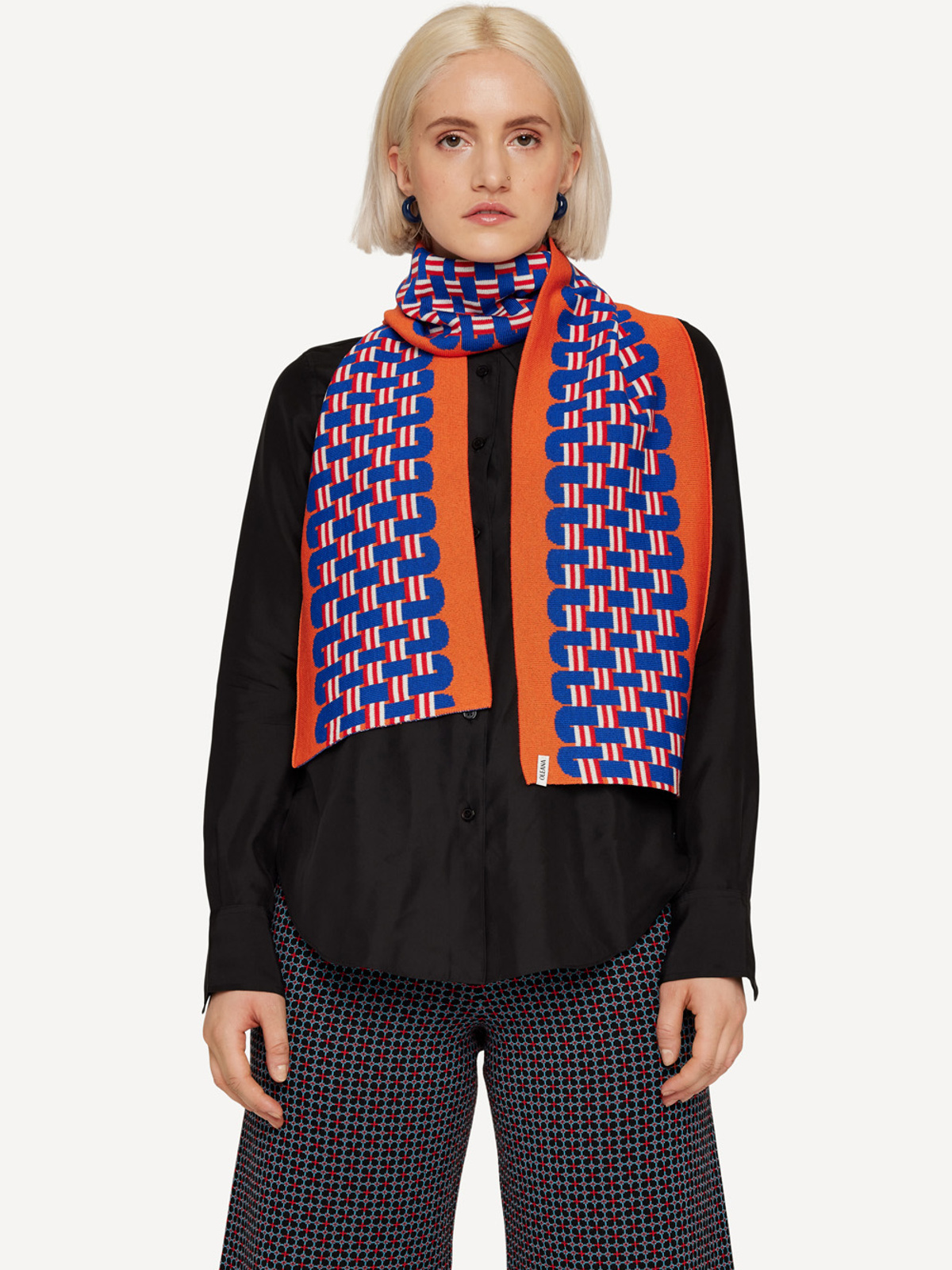 Flying shuttle scarf image #2