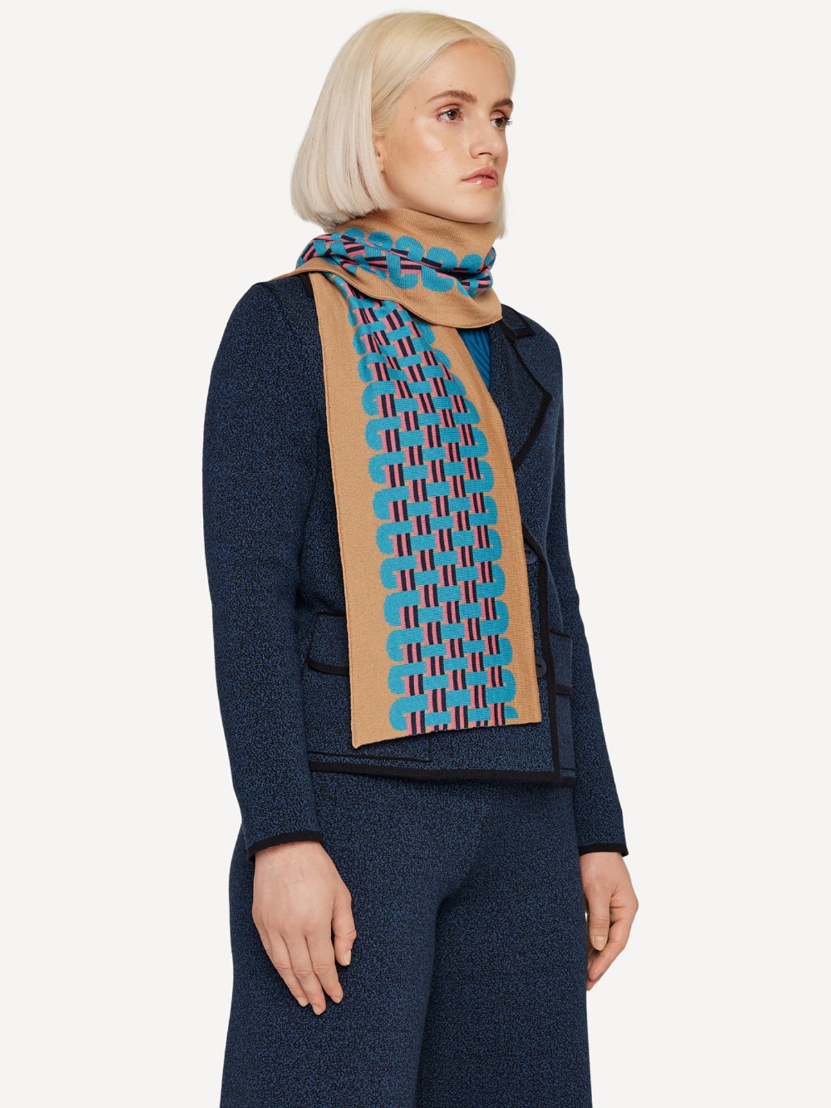 Flying shuttle scarf image #1