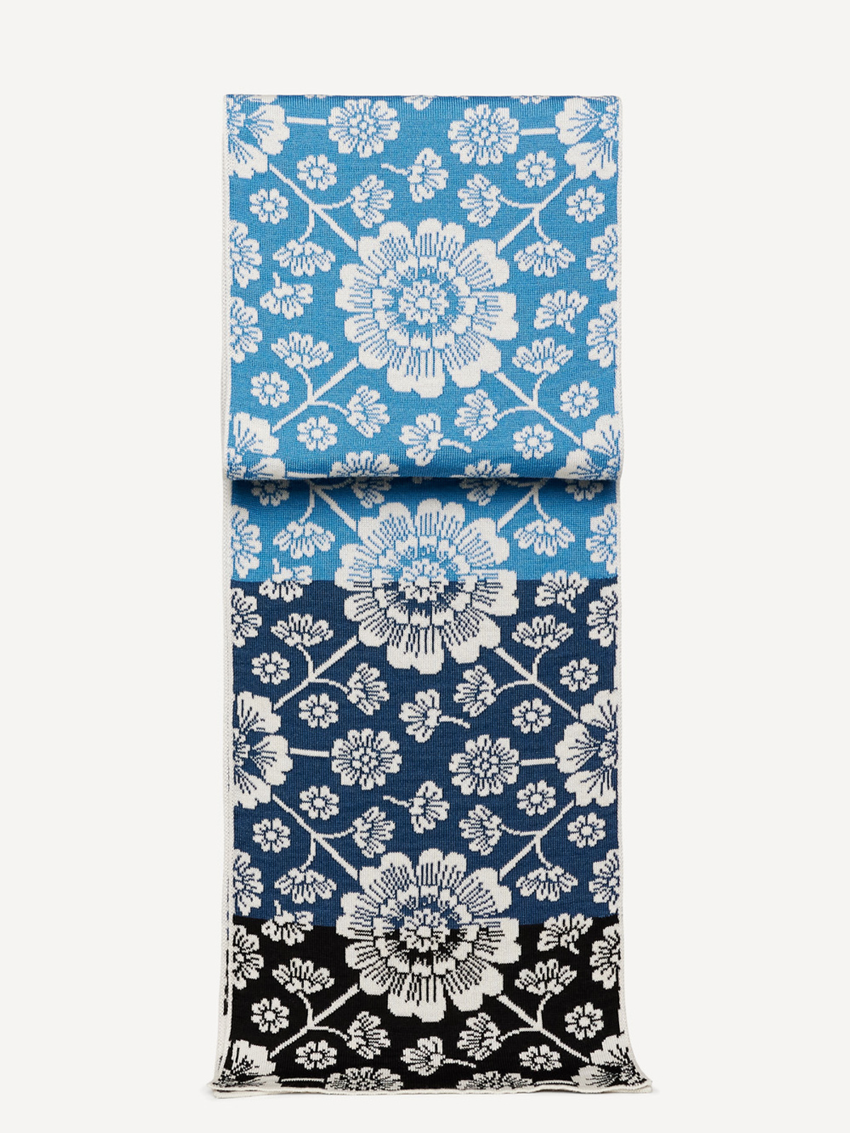 Marit scarf image #2