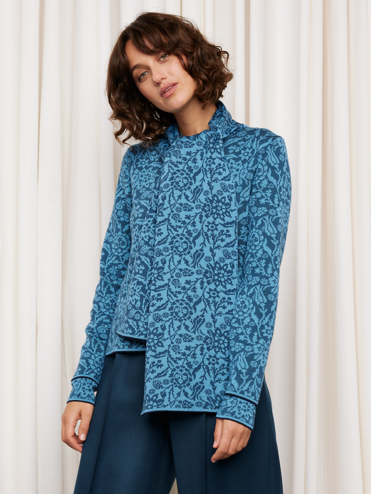 Signe scarf image #1