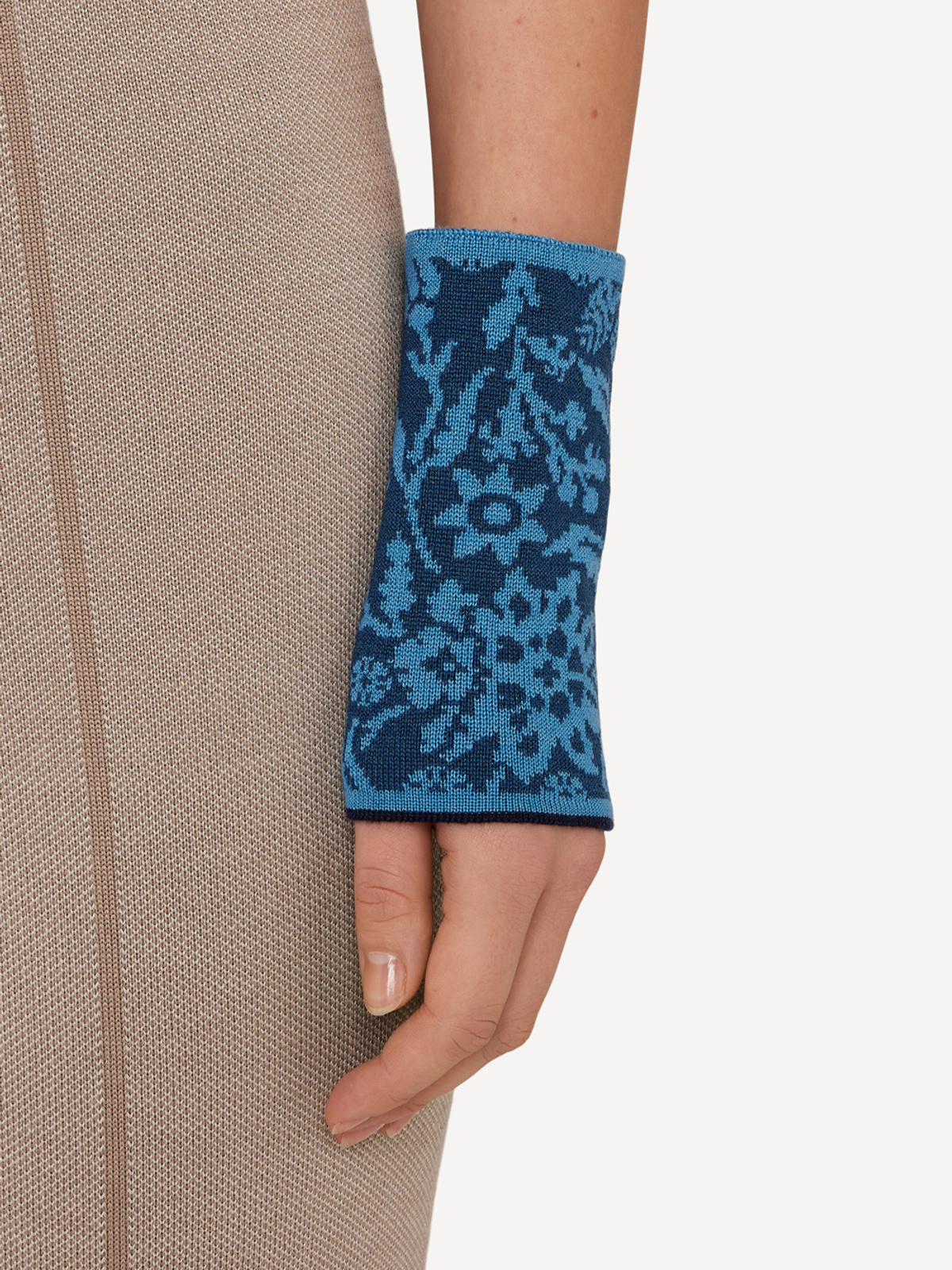 Signe wristlets image #1