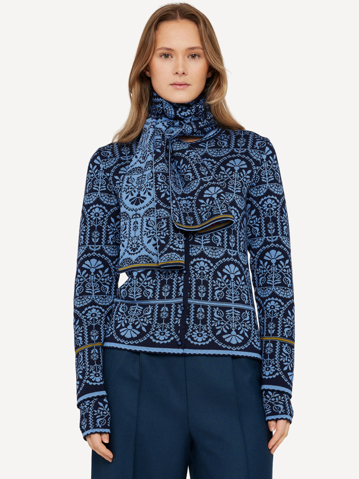 Oddrun scarf image #2