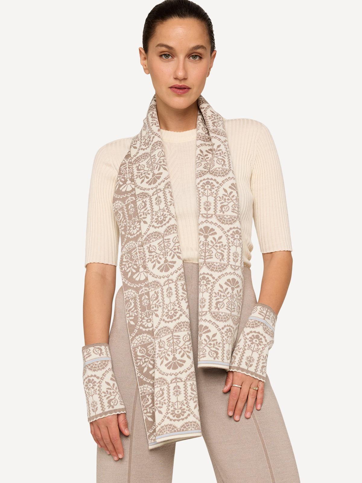 Oddrun scarf image #2