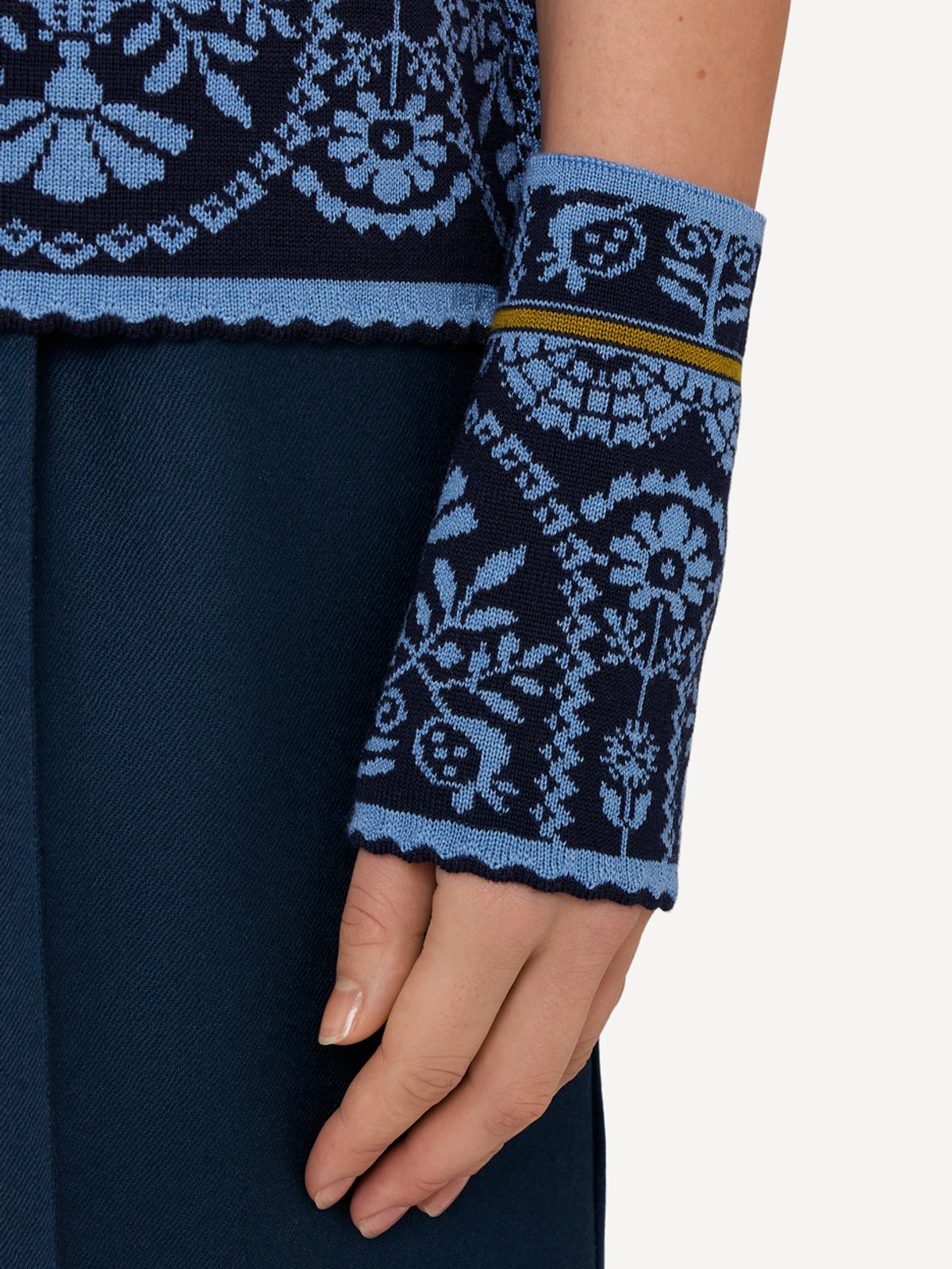 Oddrun wristlets image #1