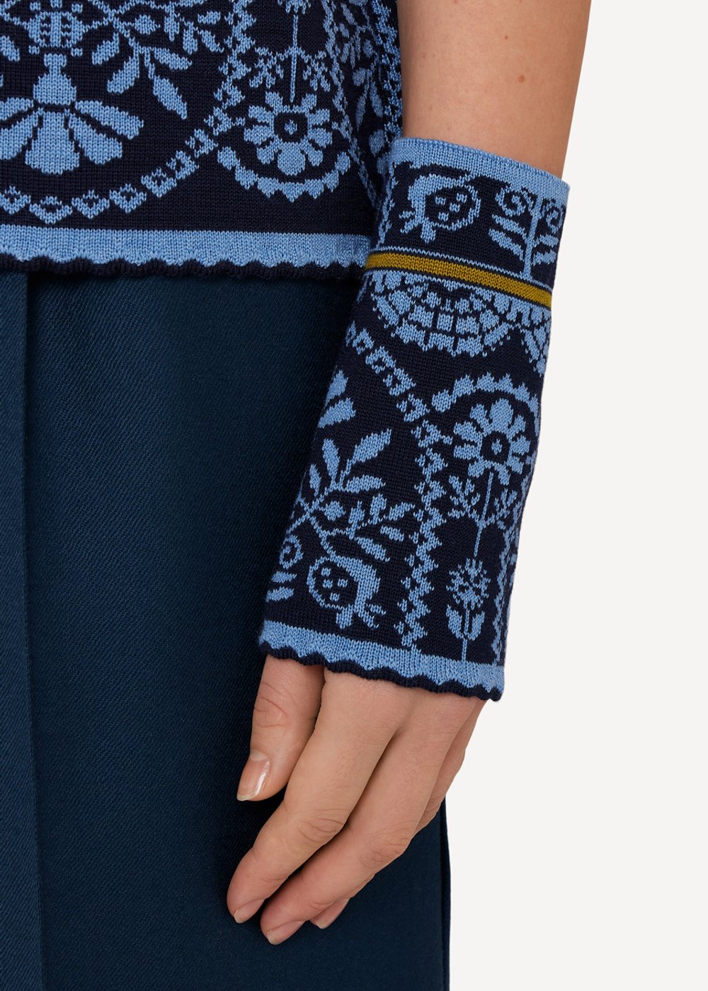 Oddrun wristlets-Blue-1