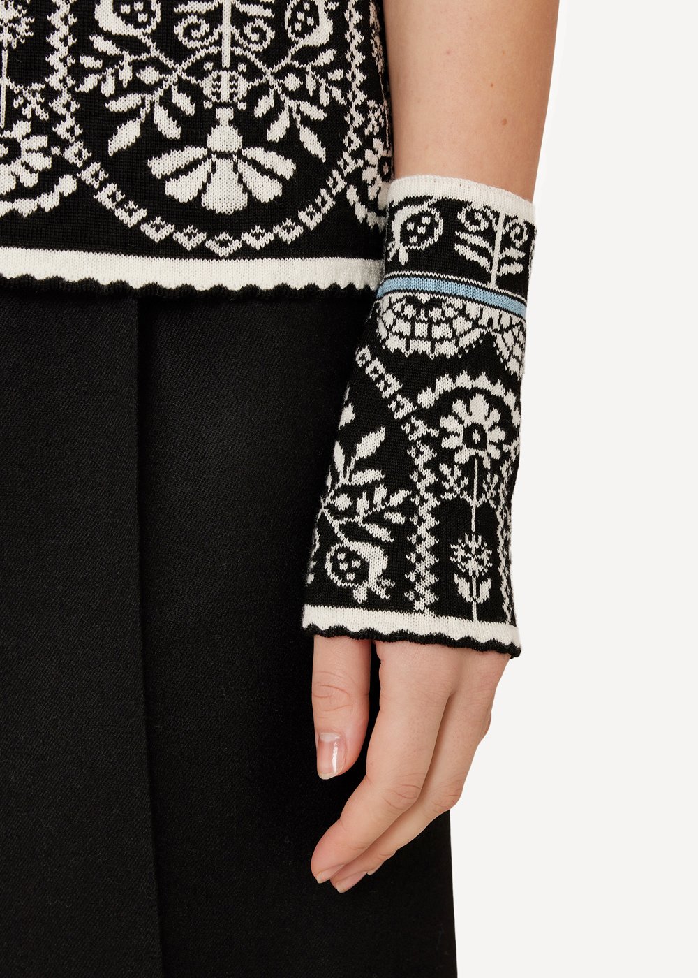 Oddrun wristlets, Black image #1