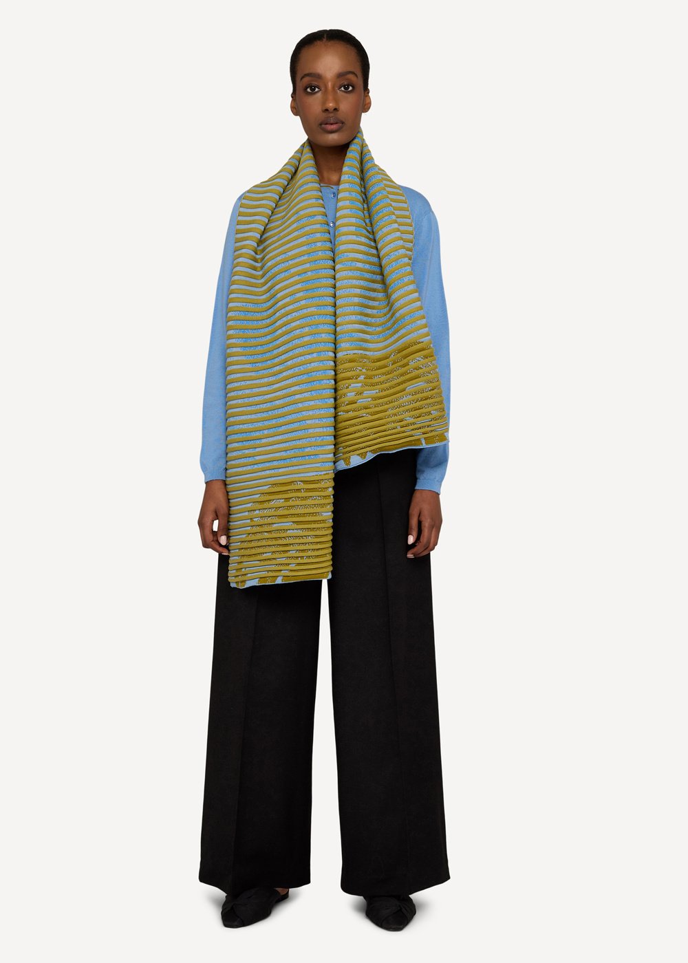 Anni skjerf, Light blue image #1