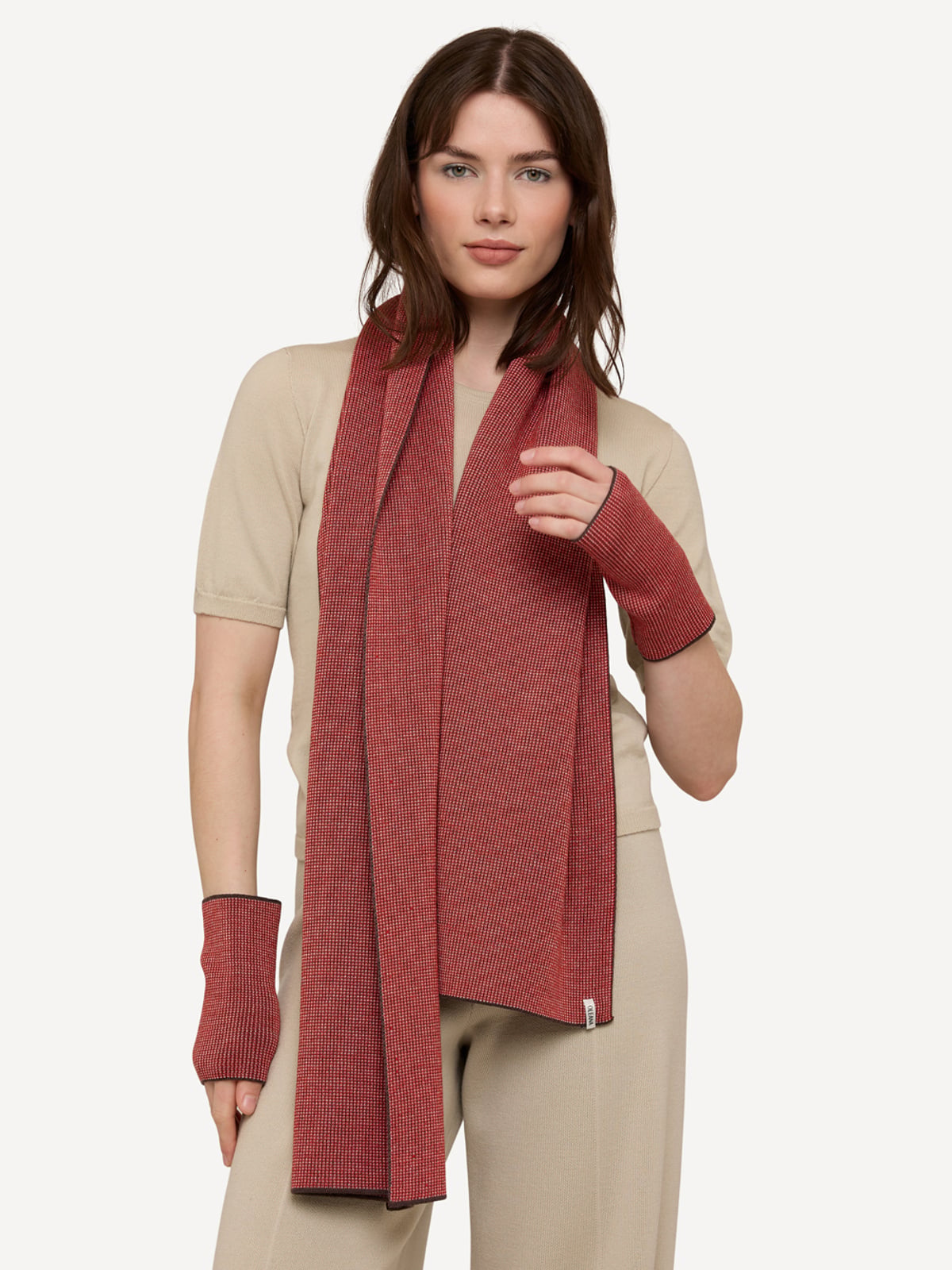 Melderskin scarf Inviting image #2