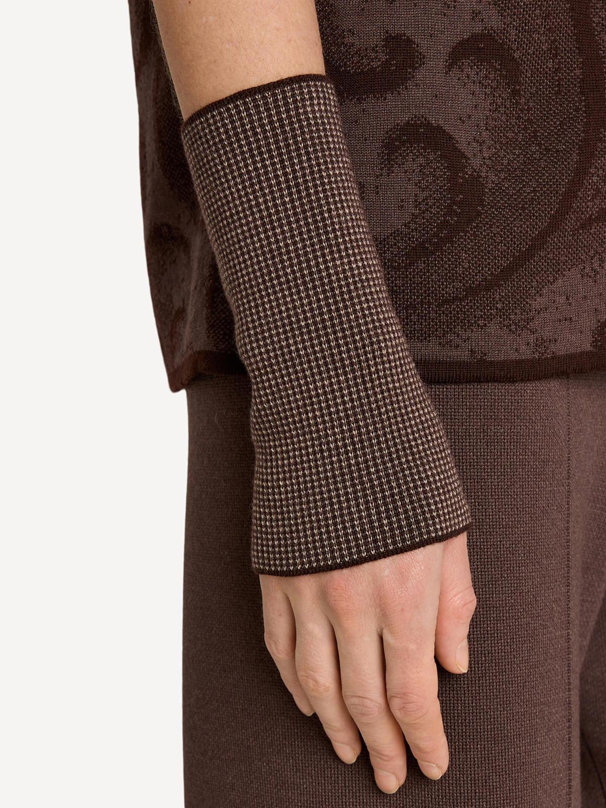 Melderskin wrist warmers Grounded image #2