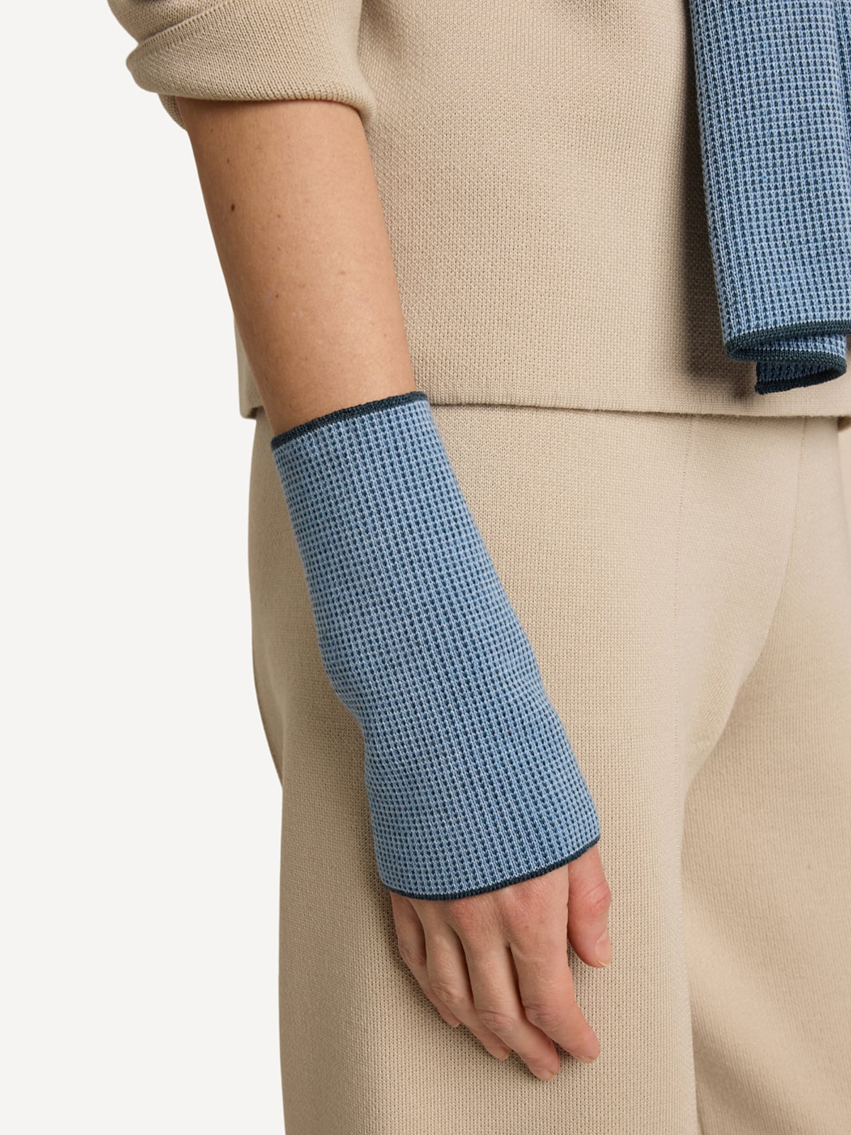 Melderskin wrist warmers Glimmering fjord image #2