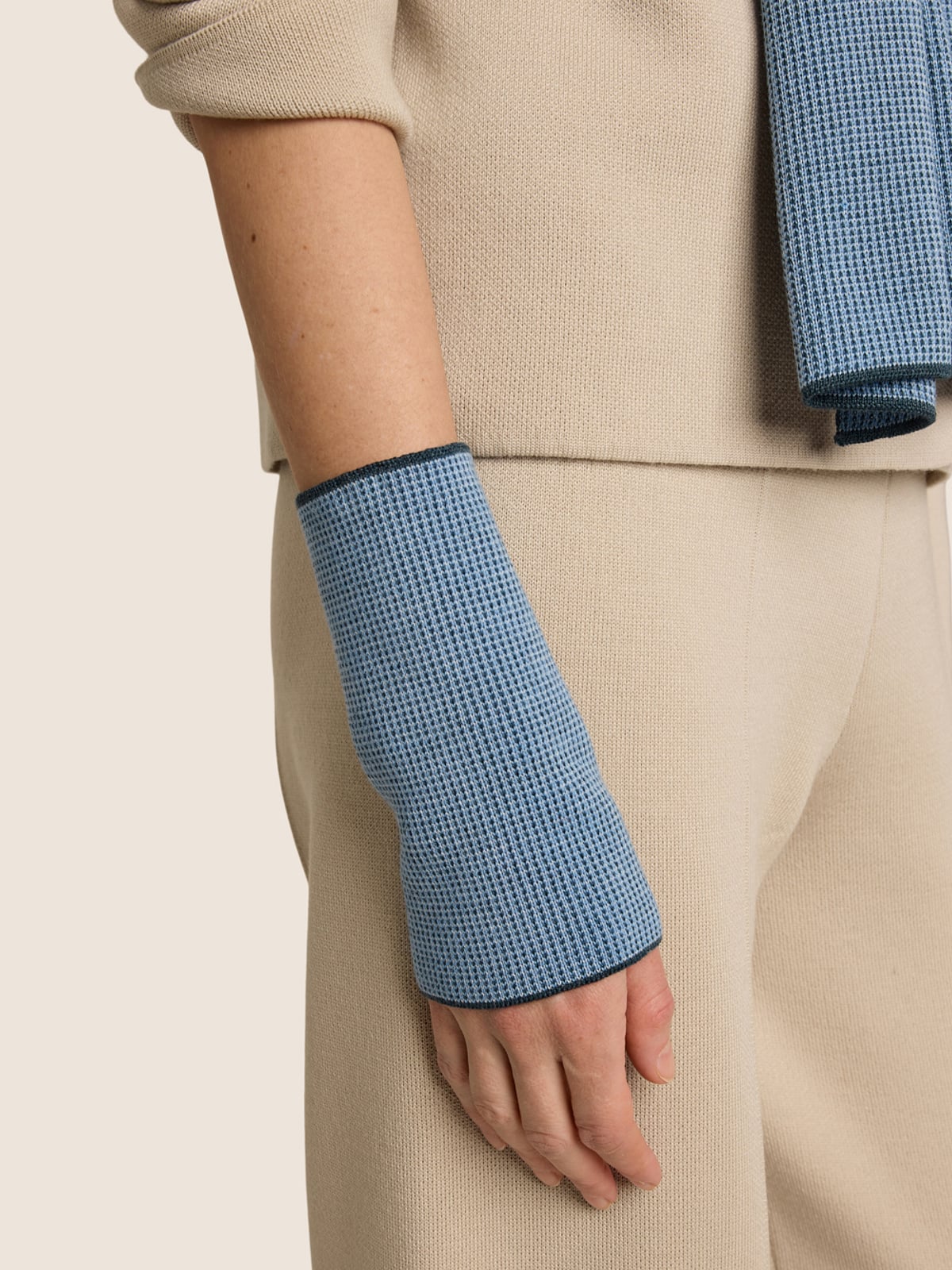 Melderskin wrist warmers Glimmering fjord image #4