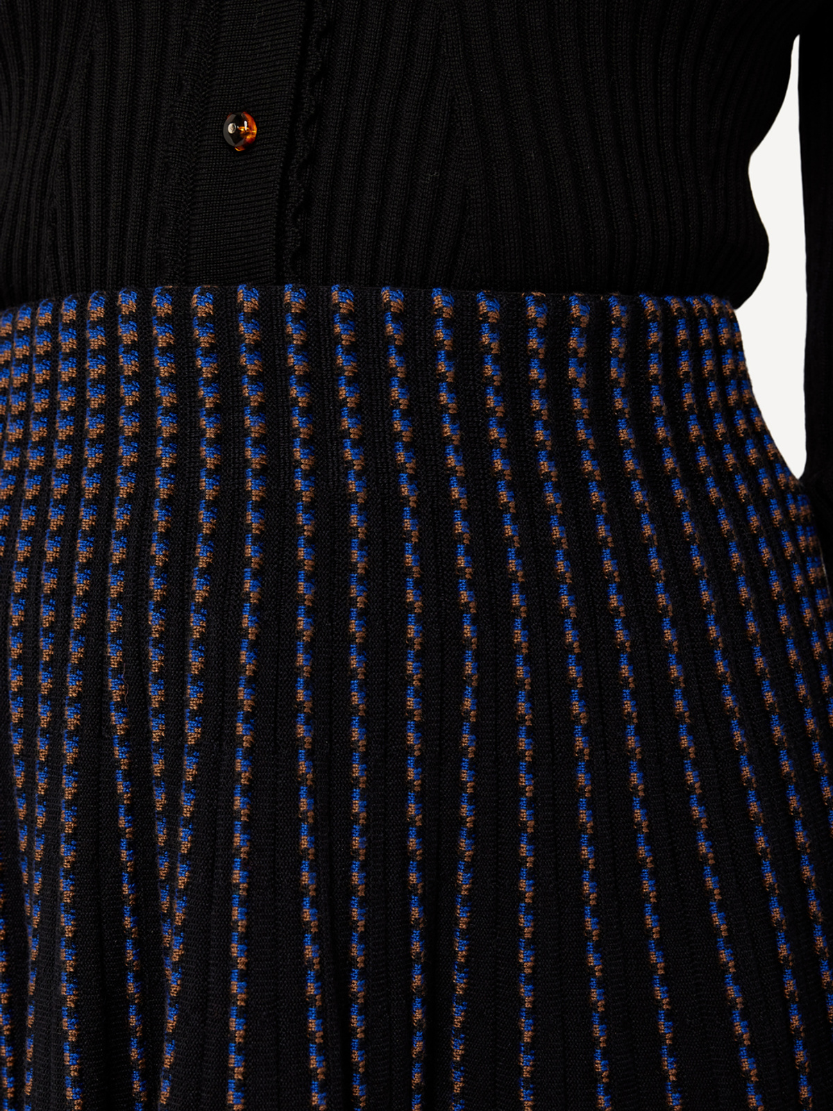 Extra shoelace skirt image #4
